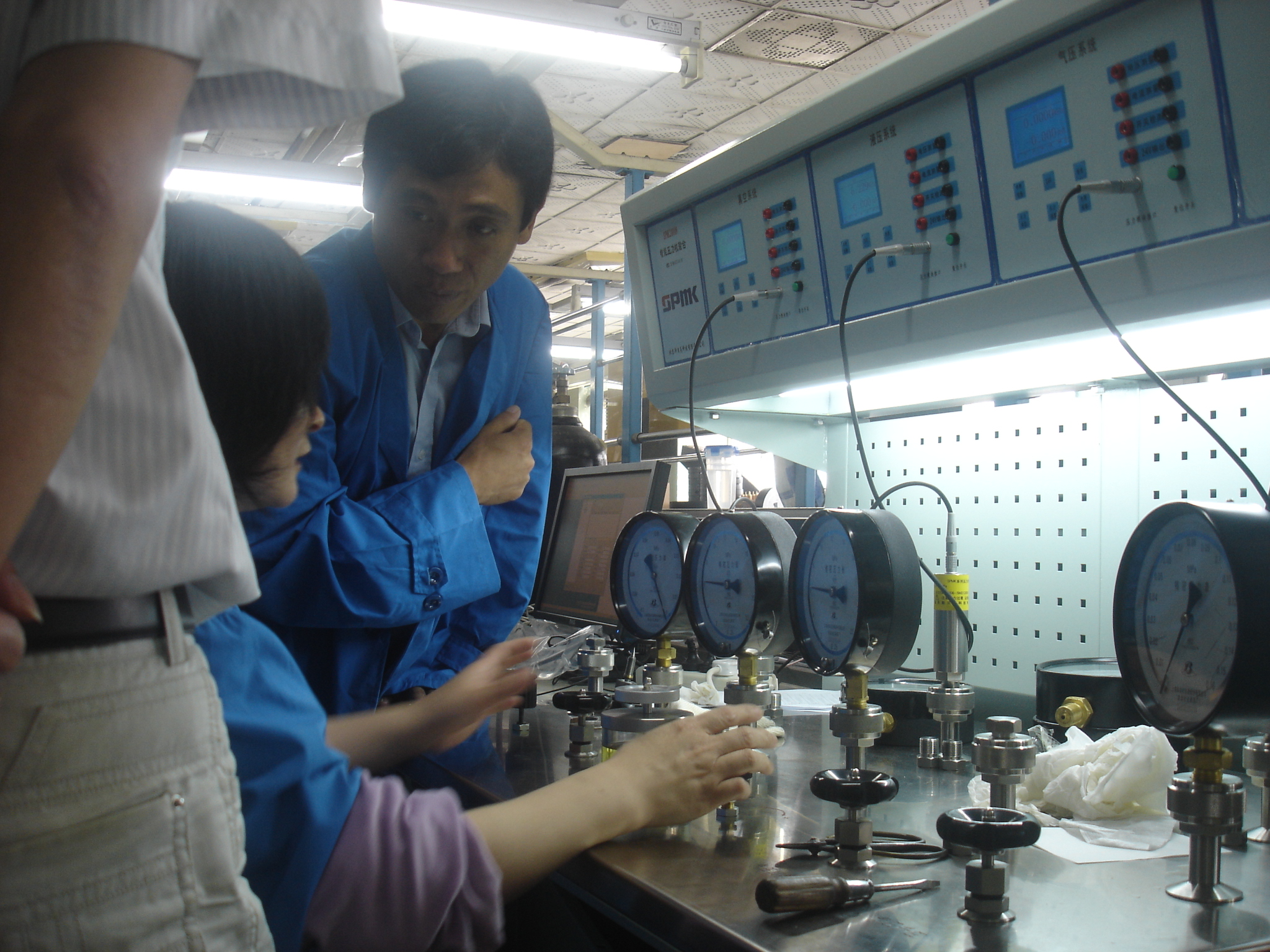 爱体育首页（中国）网页版压力校验台走进上海仪表四厂